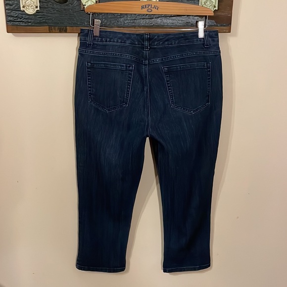 2/$30 Jones New York Signature Lexington Denim Capri Size 12 - Picture 8 of 13
